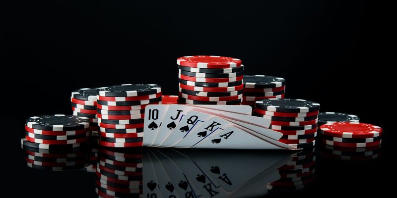 Thứ Tự Poker - Thứ Hạng Tay Bài mạnh Yếu Người Chơi Cần Biết 2 Thứ tự Poker mạnh nhất - Royal Flush - Thùng phá sảnh